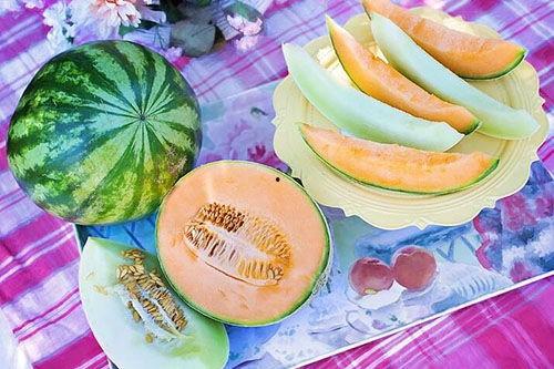 梦见别人分半瓜吃,半瓜分食的寓意与启示