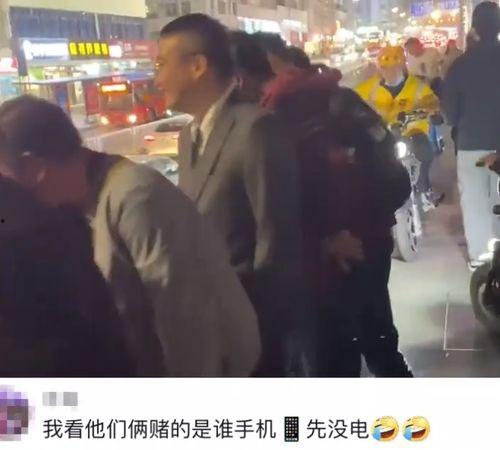 遇到吃瓜群众视频,吃瓜群众镜头下的趣味瞬间